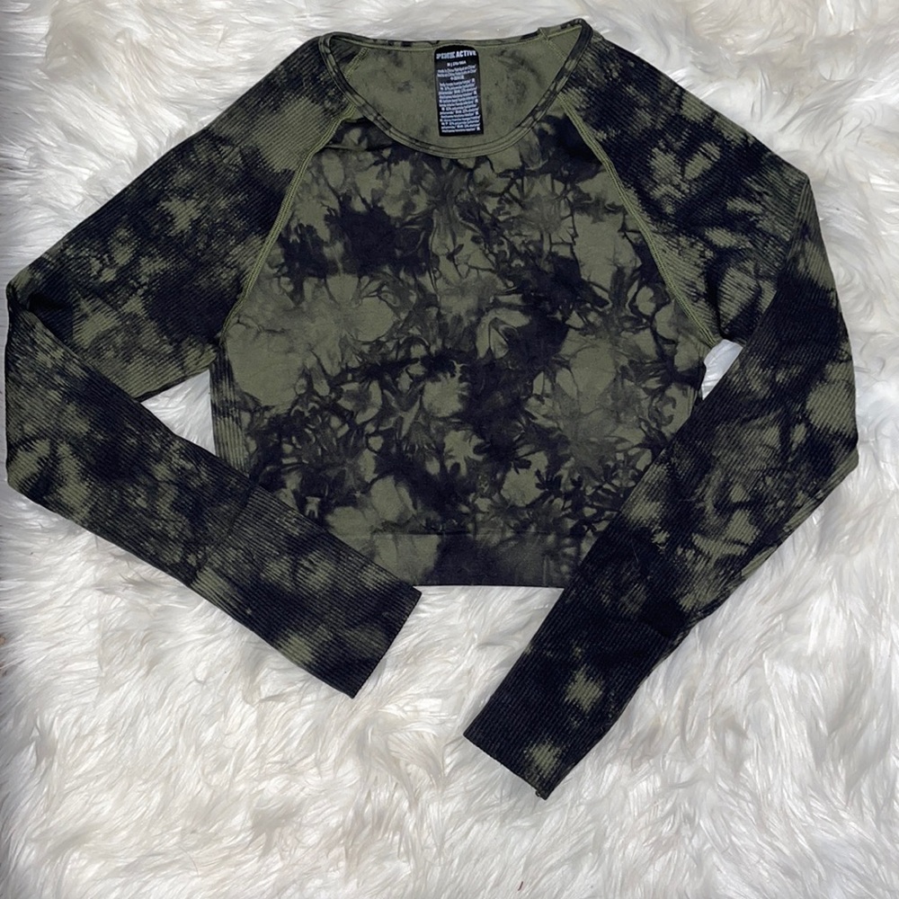 NWOT VS Pink tie dye active crop